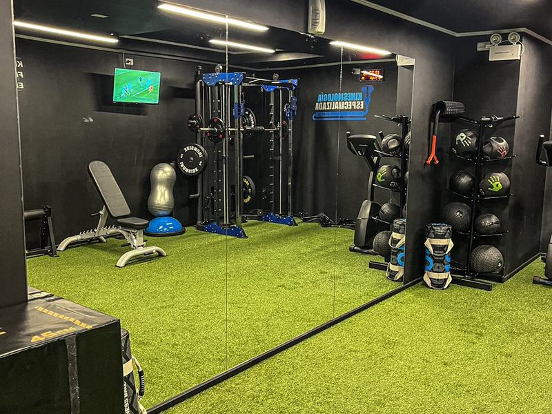 Sala de pasto sintético para entrenamiento